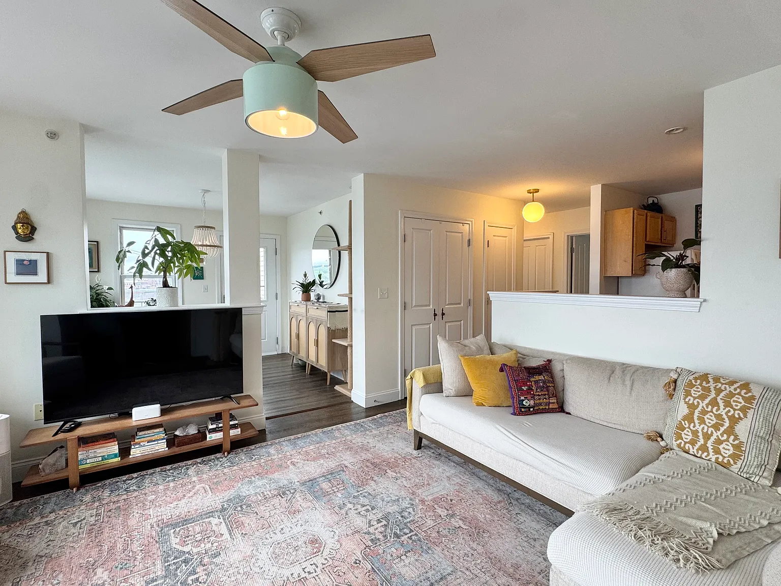 2 bed, 900 sqft, $3,200 — Photo 3