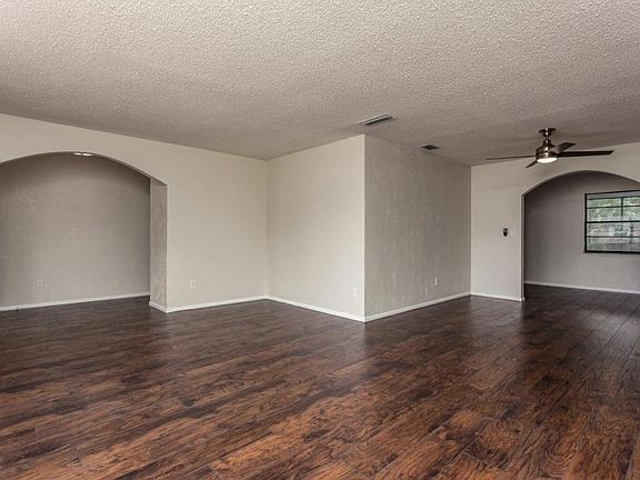 5th image of 6 Brookwood Ct