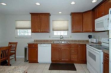 4th image of 704 Rockwood Dr