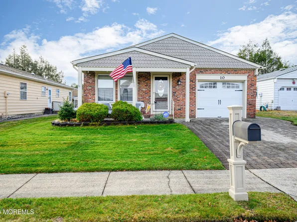 10 Virgin Islands Drive, Toms River, NJ 08757