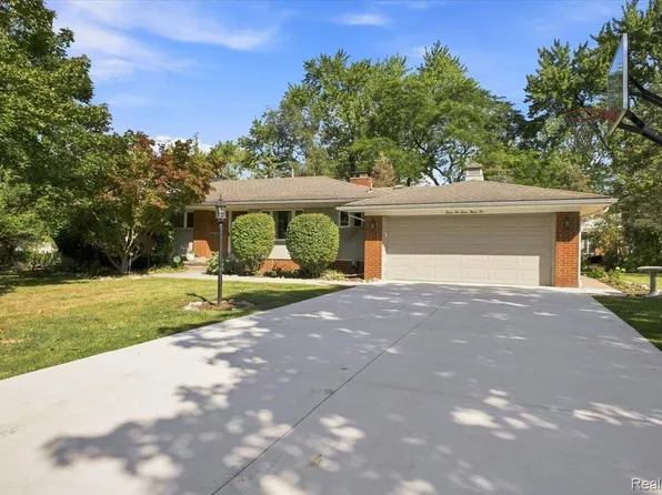 32332 Baintree Rd, Farmington Hills, MI 48334