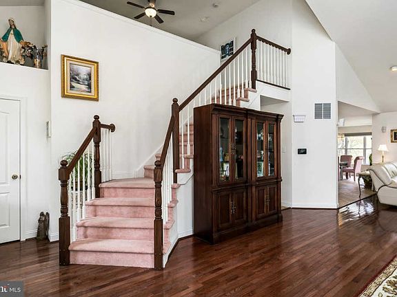 4th image of 209 Woodline Ct