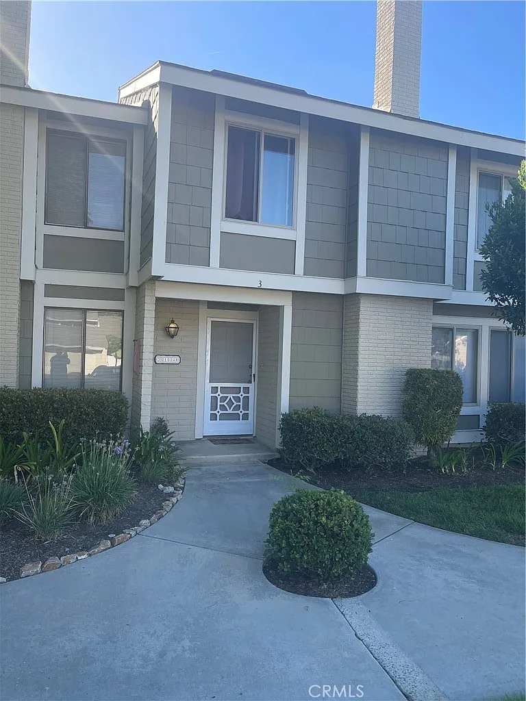 4 bed, 2.5 bath, 1647 sqft, $4,600 — Photo 1