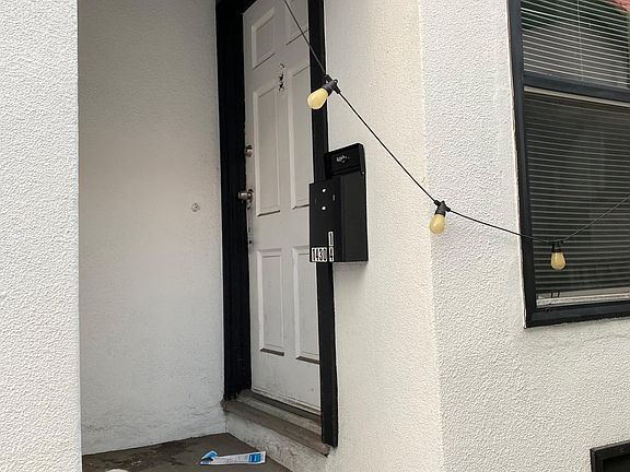 4th image of 1430 Echo Park Ave #1/4