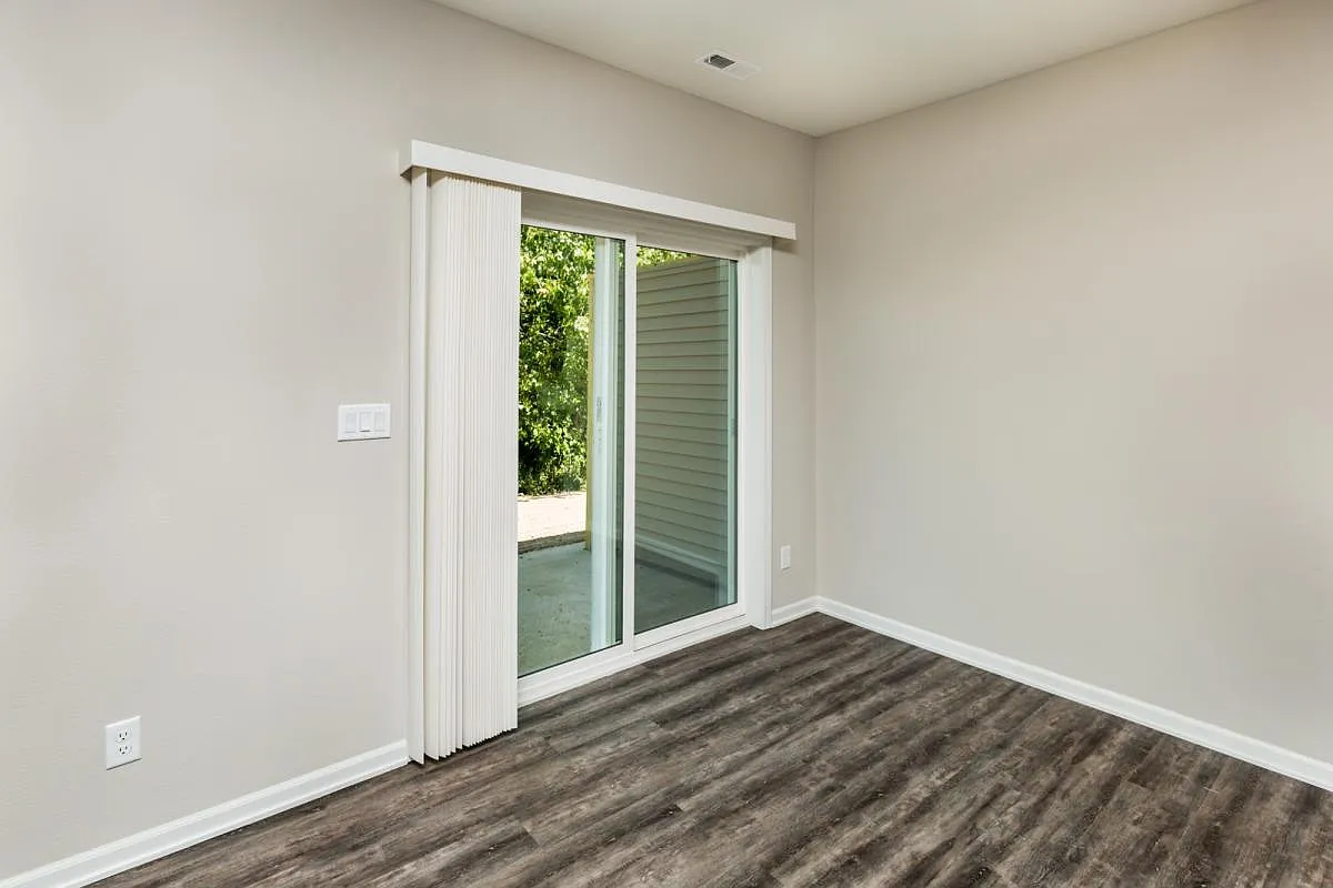 3 bed, 2.5 bath, 1515 sqft, $1,795 — Photo 3