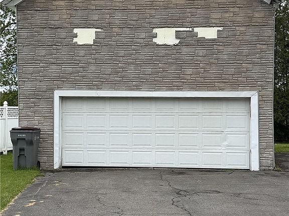 2nd image of 906 Jervis Ave