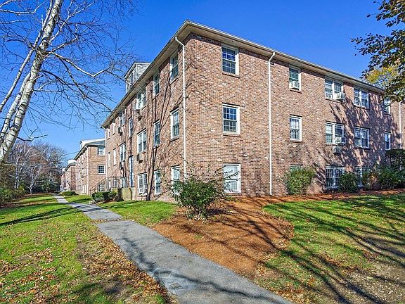3rd image of 10 Danbury Dr APT 3