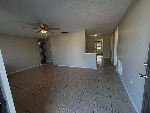 5th image of 10741 Queens Rd