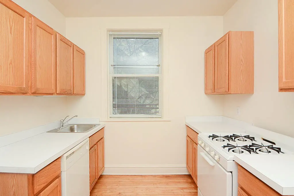 Building Photo - 2443 W Sunnyside Ave #2C