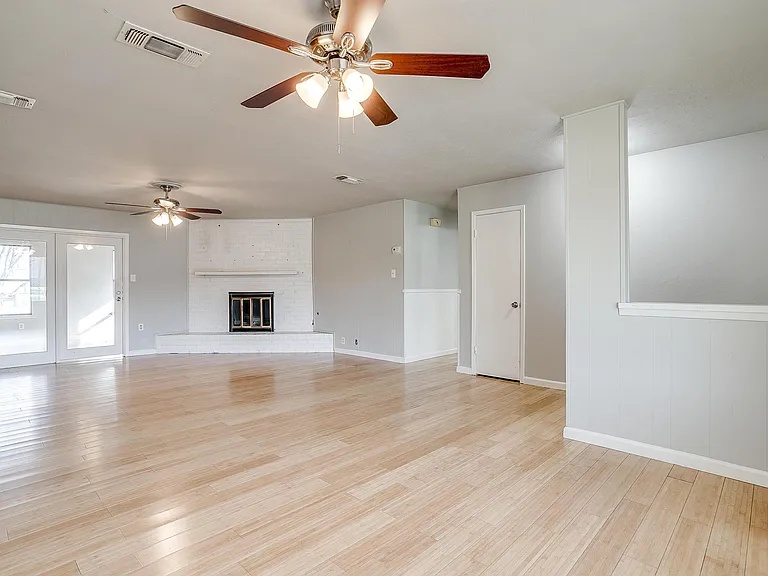 109 SE Dian St — Photo 12