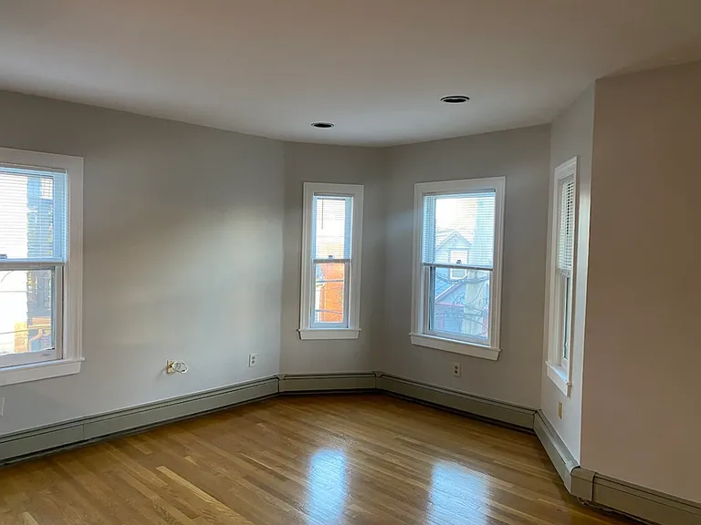 118 Clay St #2 — Photo 3