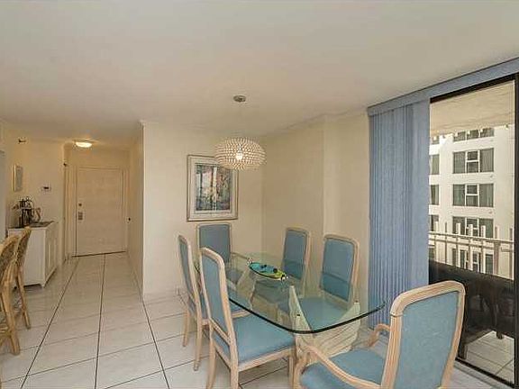 Spacious Newly Renovated in Boutique Oceanfront Building