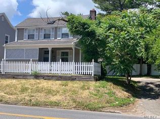 302 Pine Hollow Rd, Oyster Bay, NY 11771