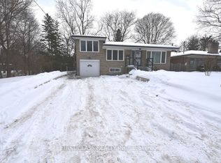 113 Holcolm Rd #1, Toronto, ON M2N2E1