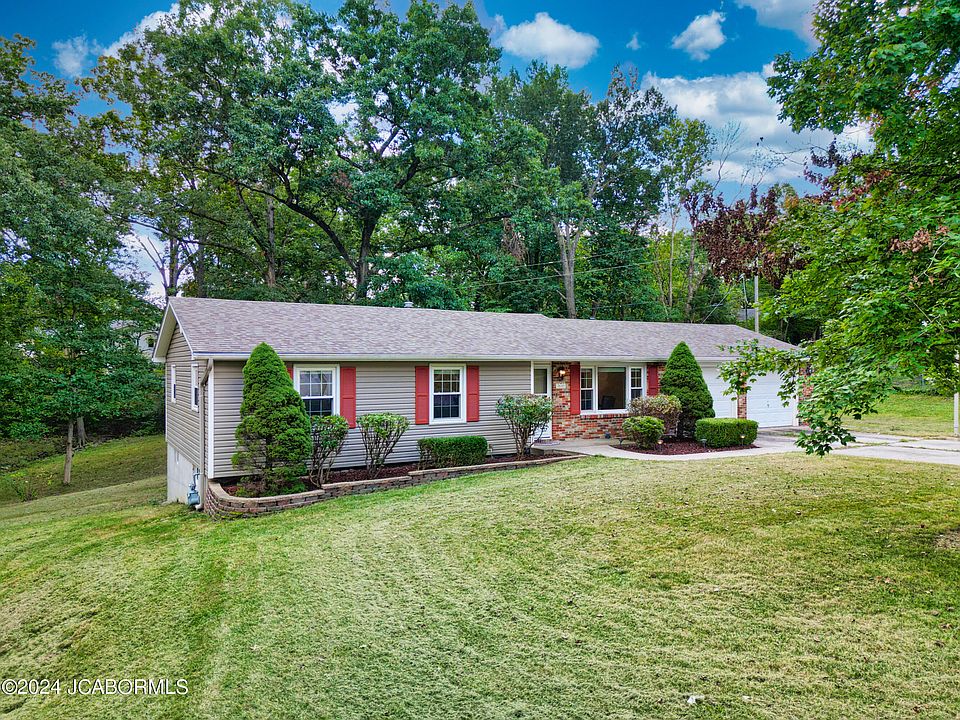 1st image of 7600 W Crestwood Ct