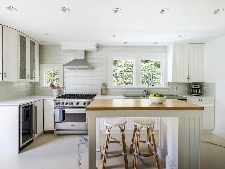 33 Halsey Ave — Photo 7