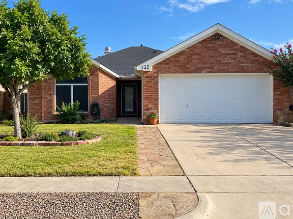 732 Bridle Trl, Saginaw, TX 76179