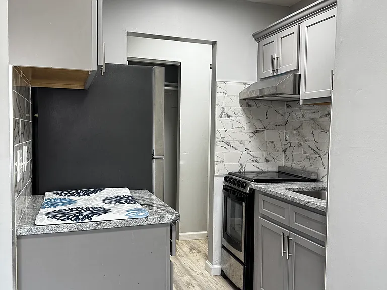 317 E Grand Ave #2 — Photo 8