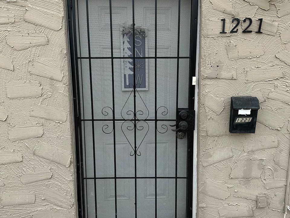 1st image of 1221 N 47th Pl