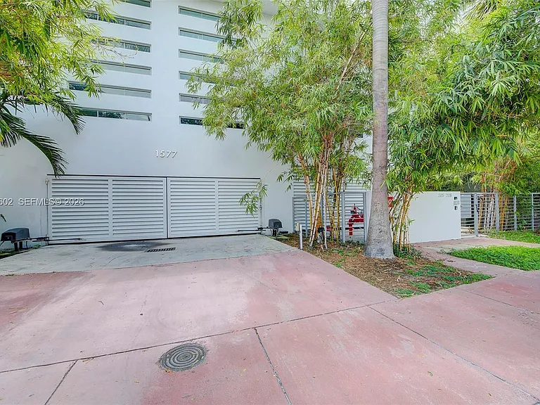 1577 Bay Rd #201 — Photo 31