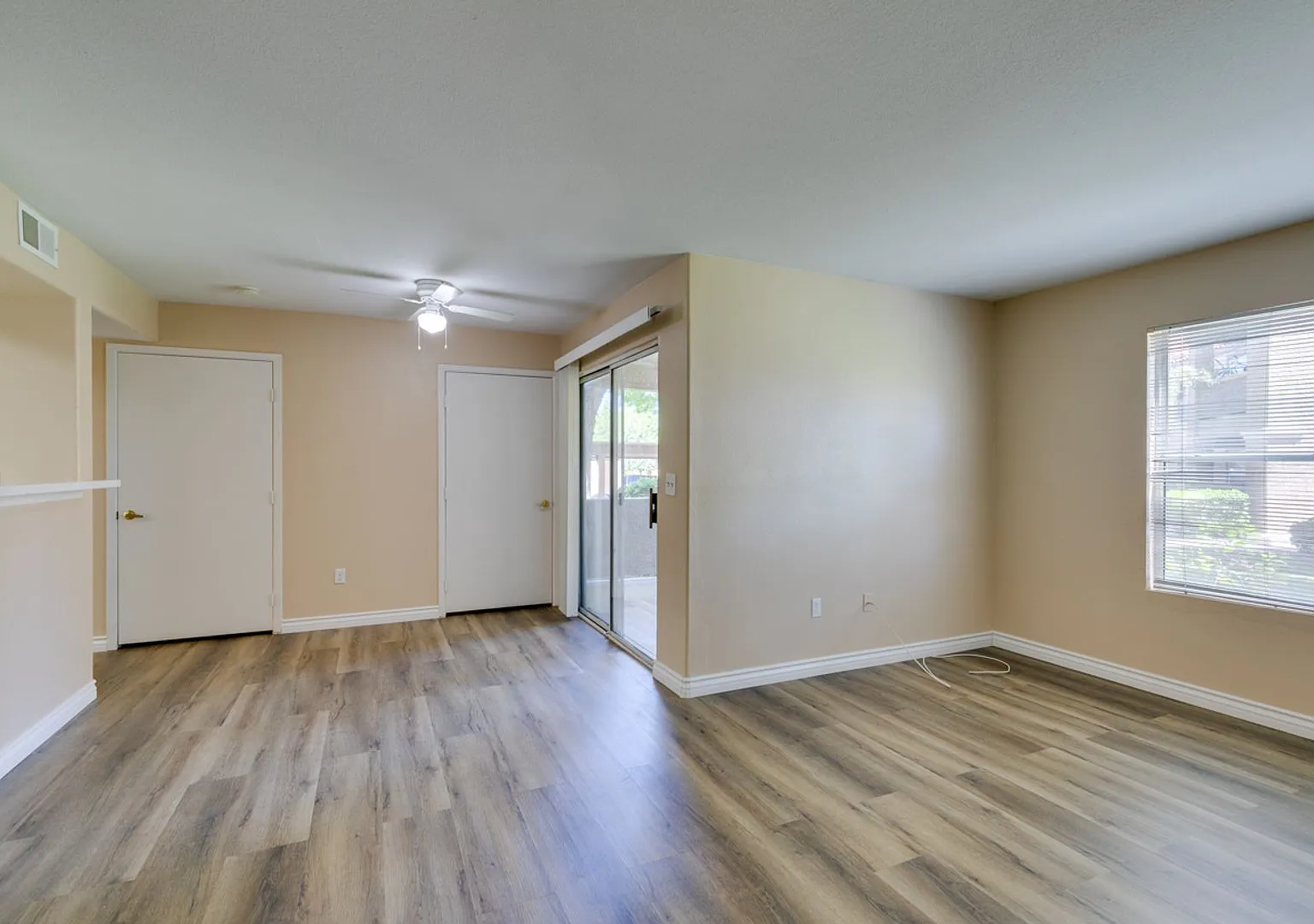 Beautiful 2Bed/2Bath First Floor Condo located in Silverado Ranch — Photo 3