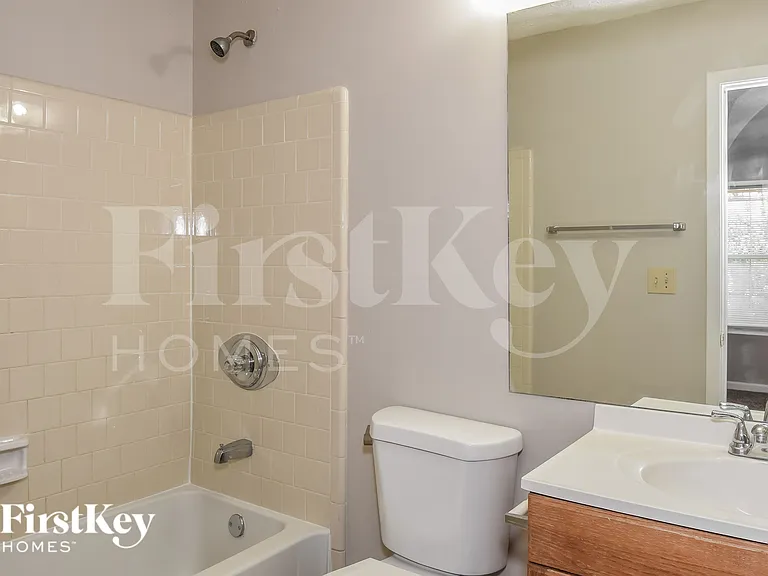 6582 Wellington Sq — Photo 16