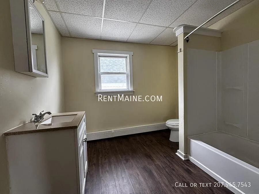 3 bed, 845 sqft, $1,300 — Photo 4