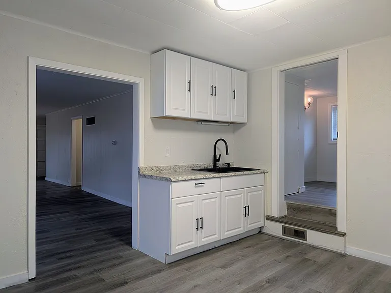 330 Roosevelt Ave — Photo 39