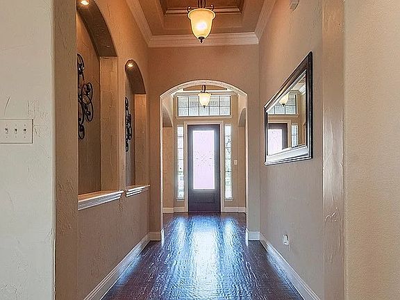 2nd image of 3227 Pamplona