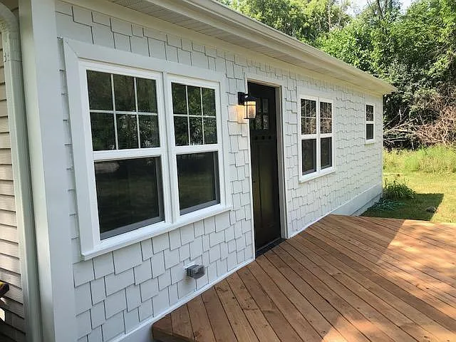 3305 S Woods Ave — Photo 2