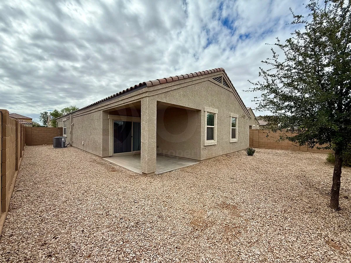 4 bed, 2.0 bath, 1716 sqft, $1,699 — Photo 3