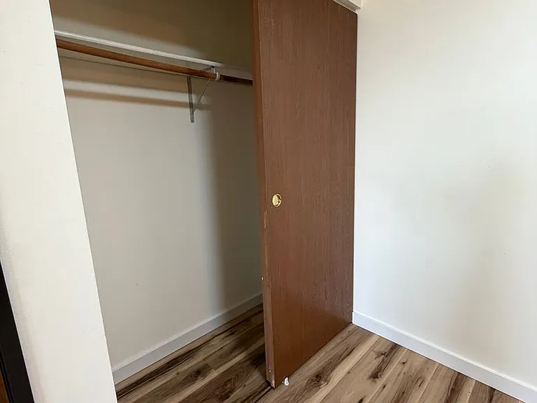 966 E Elm Dr — Photo 5