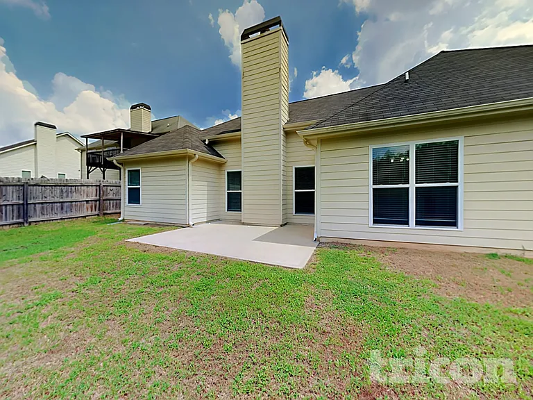104 Logan Creek Ct — Photo 16