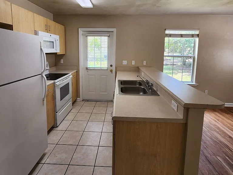 225 Rivoli Rd #1 — Photo 7