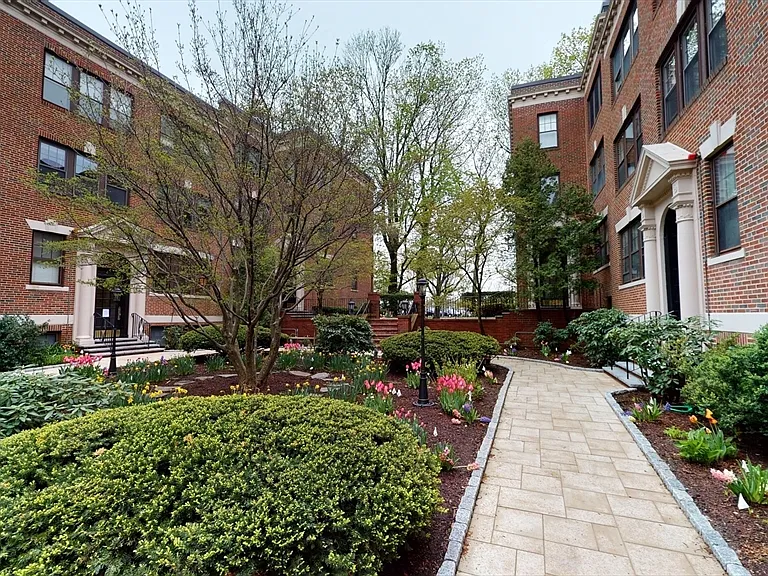 1988 Commonwealth Ave #3 — Photo 2