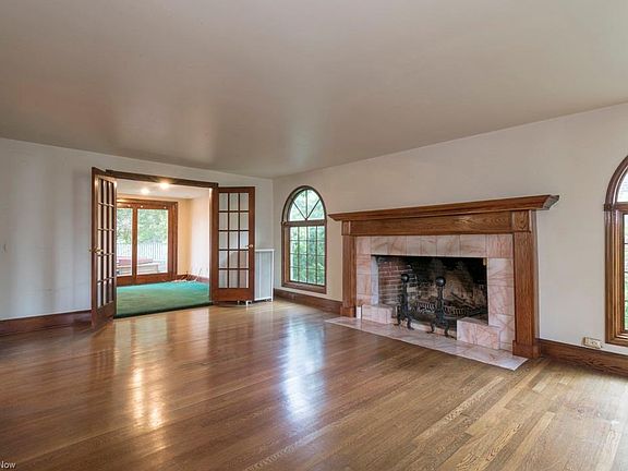 4th image of 13956 Clifton Blvd