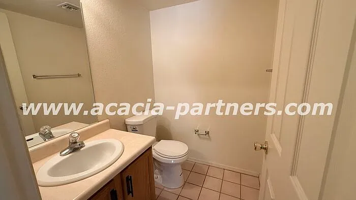 2 bed, 2.5 bath, 1054 sqft, $1,250 — Photo 4