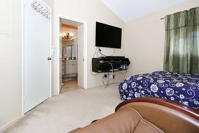 2 bed, 2.5 bath, 1116 sqft, $3,300 — Photo 4