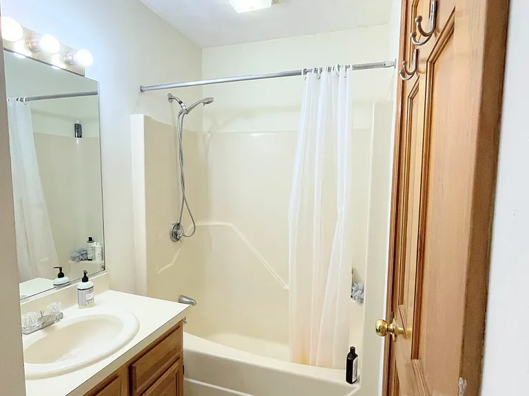 1052 Chestnut St — Photo 18