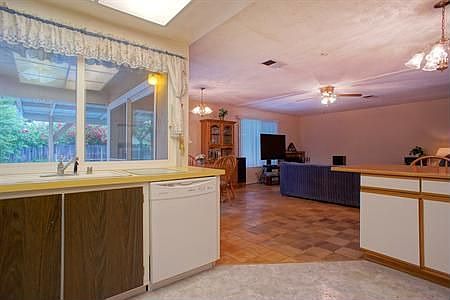5th image of 857 Murdell Ln