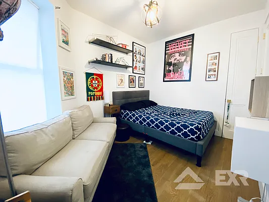 Rented by EXR | media 9