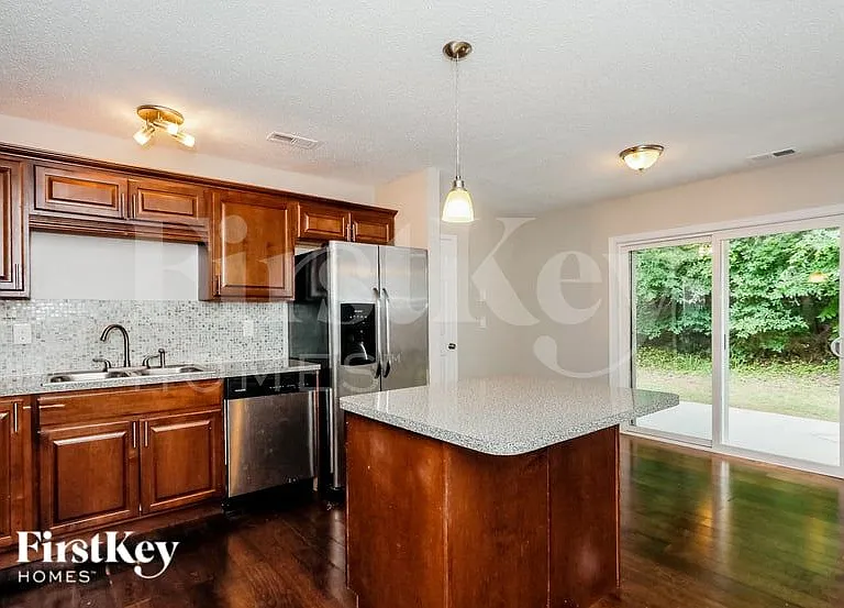1024 Stinson Glen Ln — Photo 5