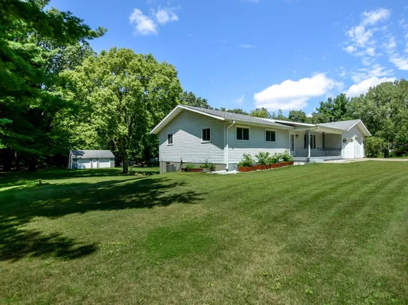 7201 Birchwood Dr, Sauk City, WI 53583