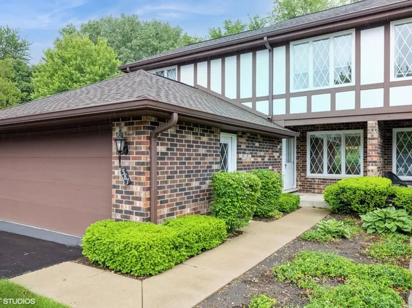 587 Cress Creek Ln, Crystal Lake, IL 60014