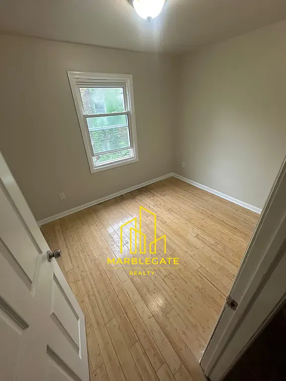 5 bed, $3,650 — Photo 2