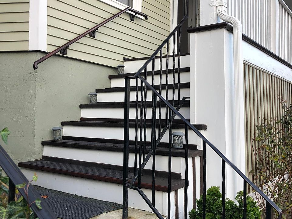 7 Whitwell Ave Newport RI 02840 Apartments for Rent Zillow