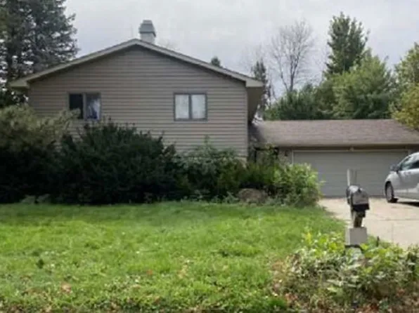 1109 Wellington Cres, Faribault, MN 55021