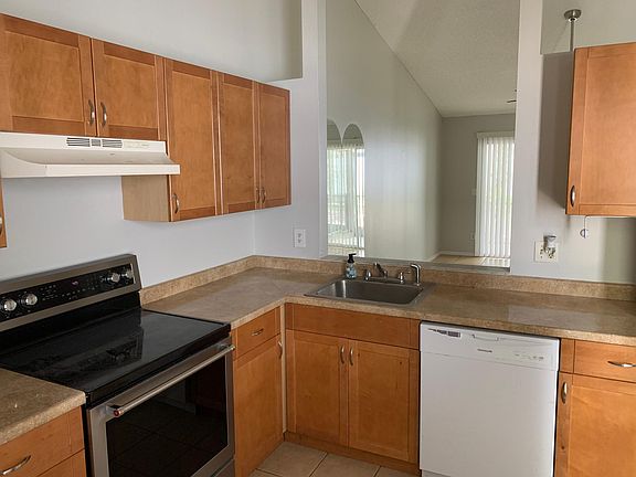 3rd image of 272 Ixora Dr