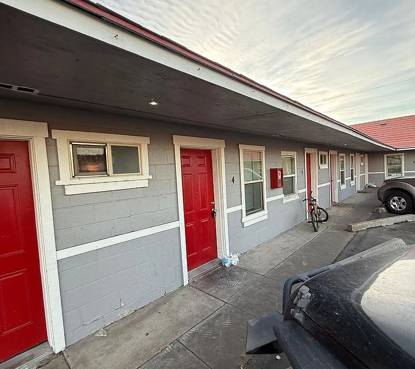 171 SW C St #4