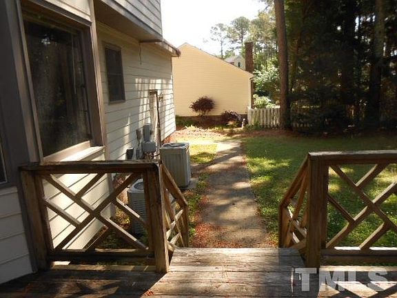 3rd image of 2 Sherwood Ct